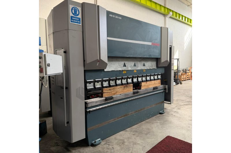 DURMAZLAR MARKA 3 METRE 100 TON 4 EKSEN CNC HİDROLİK ABKANT PRES
