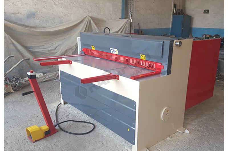 LRGM 1550 x 3mm Rediktörlü Giyotin Makas - Guillotine Machines