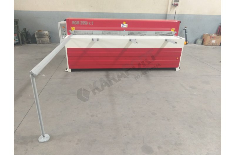 LRGM 2550 x 3mm Rediktörlü LİNDA Machine Marka Giyotin Makas