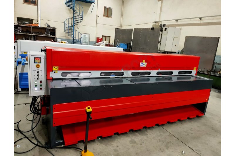 LRGM 3050 x 3mm Rediktörlü Nc Kontrollü 750mm LİNDA Machine Giyo