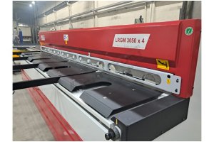 3050 x 4mm Linda Machine NC Kontrollü Rediktörlü Giyotin Makas