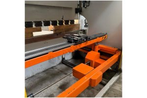 ERMAKSAN MARKA 3 METRE 135 TON 4 EKSEN CNC HİDROLİK ABKANT PRES