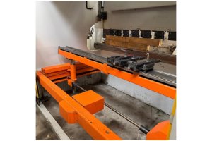 ERMAKSAN MARKA 3 METRE 135 TON 4 EKSEN CNC HİDROLİK ABKANT PRES