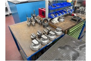 Hermle C-20U 5 Eksen CNC İşleme Merkezi + 3R Robot + Takımlar