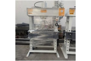 KUMAK MARKA 100 TON GEZER PİSTONLU HİDROLİK ATÖLYE PRESİ SIFIR