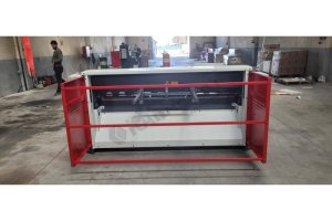 LRGM 2050 x 6mm Rediktörlü LİNDA Machine Marka Giyotin Makas