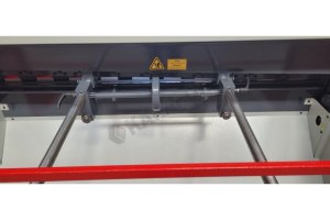 LRGM 2050 x 6mm Rediktörlü LİNDA Machine Marka Giyotin Makas