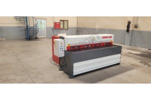 LRGM 2050 x 6mm Rediktörlü LİNDA Machine Marka Giyotin Makas