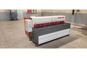LRGM 2050 x 6mm Rediktörlü LİNDA Machine Marka Giyotin Makas