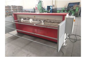 LRGM 2550 x 3mm Rediktörlü LİNDA Machine Marka Giyotin Makas