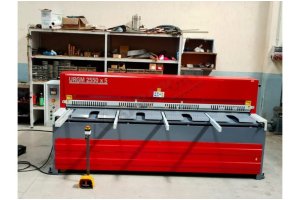 LRGM 2550 x 5mm Rediktörlü Giyotin Makas LİNDA MACHİNE