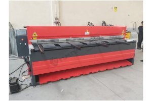 LRGM 3050 x 3,0mm Önden ve Arkadan Düşürmeli Rediktörlü Giyotin