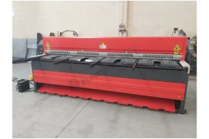 LRGM 3050 x 3,0mm Önden ve Arkadan Düşürmeli Rediktörlü Giyotin