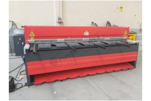 LRGM 3050 x 3,0mm Önden ve Arkadan Düşürmeli Rediktörlü Giyotin