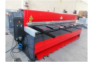 LRGM 3050 x 3,0mm Önden ve Arkadan Düşürmeli Rediktörlü Giyotin