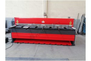 LRGM 3050 x 3,0mm Önden ve Arkadan Düşürmeli Rediktörlü Giyotin