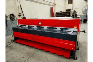 LRGM 3050 x 3mm Rediktörlü Nc Kontrollü 750mm LİNDA Machine