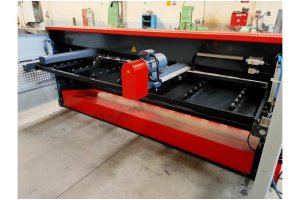 LRGM 3050 x 3mm Rediktörlü Nc Kontrollü 750mm LİNDA Machine Giyo