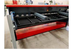 LRGM 3050 x 3mm Rediktörlü Nc Kontrollü 750mm LİNDA Machine Giyo
