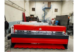 LRGM 3050 x 3mm Rediktörlü Nc Kontrollü 750mm LİNDA Machine Giyo