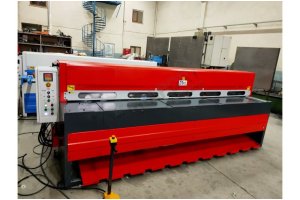 LRGM 3050 x 3mm Rediktörlü Nc Kontrollü 750mm LİNDA Machine Giyo