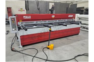 LRGM 3050 x 4mm  NC Kontrollü Rediktörlü Giyotin Makas LİNDA