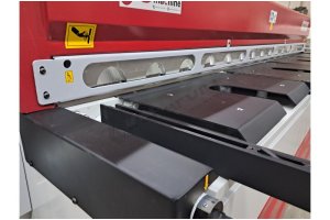 LRGM 3050 x 4mm  NC Kontrollü Rediktörlü Giyotin Makas LİNDA MAC