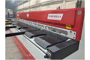 LRGM 3050 x 4mm  NC Kontrollü Rediktörlü Giyotin Makas LİNDA MAC