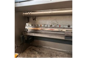 UĞURLU MARKA 4 MT X 300 TON NC HİDROLİK ABKANT PRES